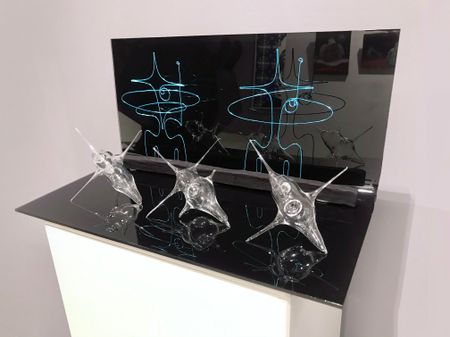 Алена Калянова (Скульптура - 
                  44 x 22 см) Ловцы сигналов