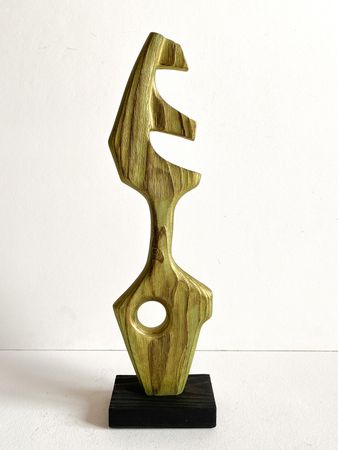 Роман Рыбянец (Скульптура - 
                  11 x 39 см) Простая фигура №33