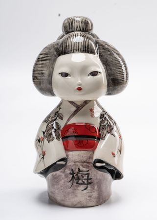 Анна Ножкина (Скульптура - 
                  13 x 26 см) Гейша "Умэ"