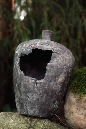 Алина Егорова (Скульптура - 
                  22 x 31 см) Декоративная ваза с трещинами