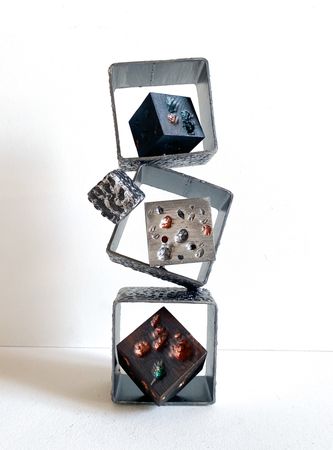 Роман Рыбянец (Скульптура - 
                  14 x 35 см) Кубические минералы