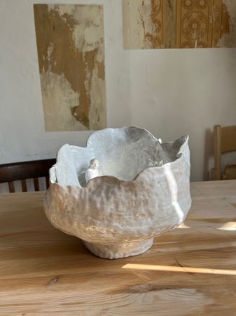 Ксения Балабух (Скульптура - 
                  30 x 24 см) There are so many ghosts at my spot