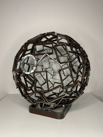 Руслан Брускошар (Скульптура - 
                  30 x 31 см) Белая ворона