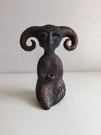 Константин Гречанов (Скульптура - 
                  22 x 30 см) Хранительница жизни