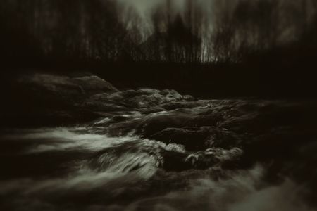 Зара Нехай (Фотография - 
                  80 x 60 см) Дом у реки