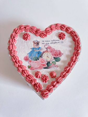 Виктория Романович (Скульптура - 
                  28 x 30 см) Торт тетушки Розы