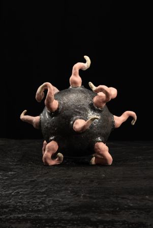 Дарья Горячкина (Скульптура - 
                  32 x 27 см) Точка нуля