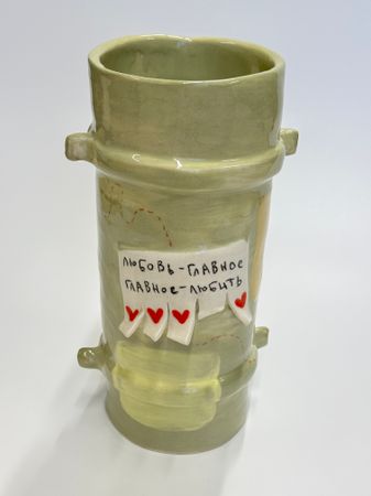 Татьяна Ишонина (Скульптура - 
                  10 x 25 см) Ваза-труба "Любовь"