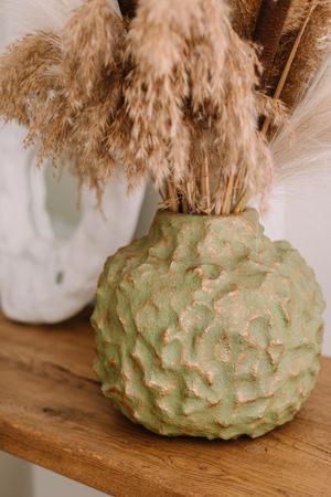 Ксения Торгашина (Объект - 
                  24 x 24 см) Настольная ваза "Оливковый гранит"