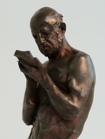 Данила Колтушкин (Скульптура - 
                  8 x 21 см) Время