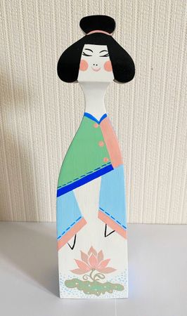 Марина Тийк (Скульптура - 
                  6.5 x 25 см) Японка в праздничном кимоно