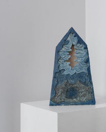 Антон Кушаев (Скульптура - 
                  25 x 45 см) Ваза