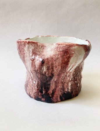 Валерия Головенкина (Скульптура - 
                  18 x 14 см) Ваза Вишневый Гематит