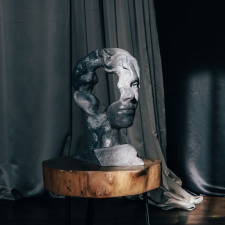 Дима Сол (Скульптура - 
                  18 x 32 см) Серая пустота