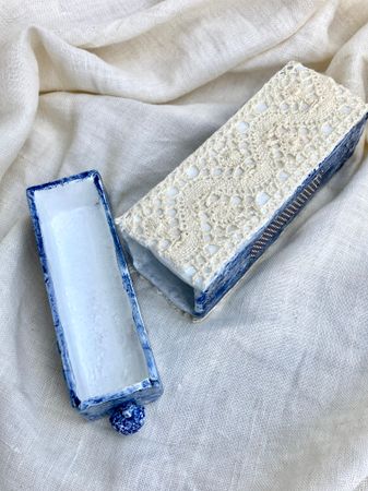 Валерия Головенкина (Скульптура - 
                  12.5 x 4 см) Длинный спичечный коробок "Сервизный"