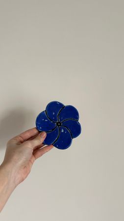 Аня Кармалита (Объект - 
                  12 x 1 см) Цветочные подставки