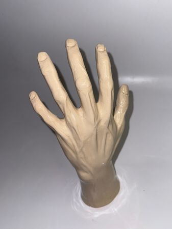 Кристина Шабалина (Скульптура - 
                  12 x 26 см) Только не отпускай