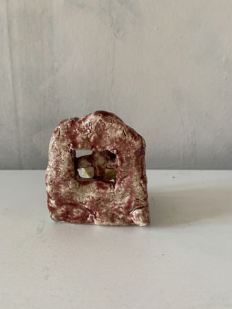 Юджин (Скульптура - 
                  7 x 9 см) Окно