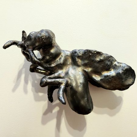 Площадка 112 (Скульптура - 
                  20 x 15 см) Муха
