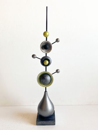 Роман Рыбянец (Скульптура - 
                  13 x 52 см) Икебана Токио