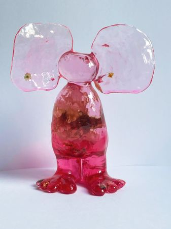 Тася Василькова (Скульптура - 
                  16 x 25 см) Ушастик розовый