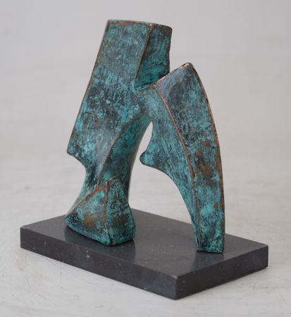 Сергей Борисов (Скульптура - 
                  12 x 13 см) Тау