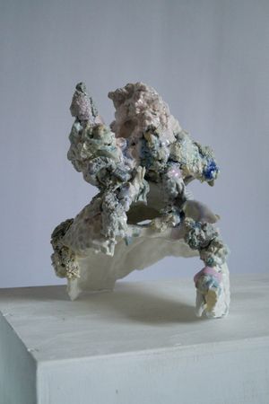 Майя Харитонова (Скульптура - 
                  22 x 23 см) Обломки снов