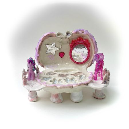 Crystal (Ксюша Х.) (Скульптура - 
                  22 x 17 см) Dressing table ༘˚⋆｡⋆.✧˚