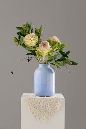 Татьяна Бредихина (Скульптура - 
                  15 x 23 см) Ваза "Трехлитровая". Голубые кристаллы