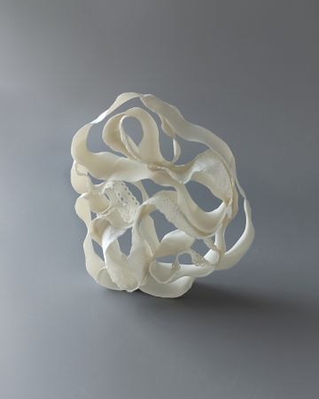 Виктория Дего (Скульптура - 
                  22 x 22 см) INTERTWINING 03