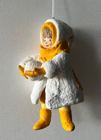 Елизавета Тарасова (Объект - 
                  19 x 12 см) Девочка со снежком