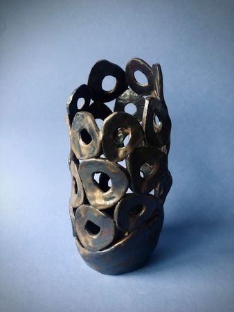 Жанна Сидакова (Скульптура - 
                  13 x 26.5 см) Ваза "Хрупкий металл"