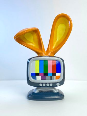 Кирилл Суриков (Скульптура - 
                  13 x 20 см) Orange Bunny TV