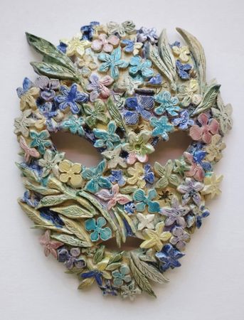 Наталья Лотарева (Скульптура - 
                  22 x 27 см) Маска цветочная