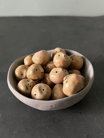 Ольга Шульгина (Скульптура - 
                  10 x 5 см) Колобки