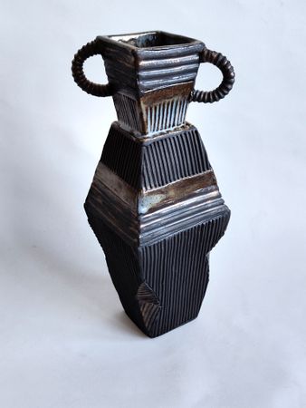 Екатерина Пеганова (Скульптура - 
                  11 x 34 см) Ваза большая из серии "Незнакомцы с Берега Слоновой кости"
