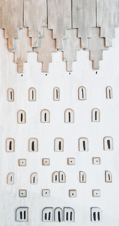 Валерия Финина (Коллаж / ассамбляж - 
                  18 x 33.5 см) Белые стены