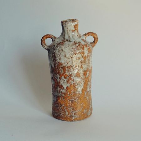 Алина Егорова (Скульптура - 
                  10 x 23 см) Бутылка с ручками из шамота