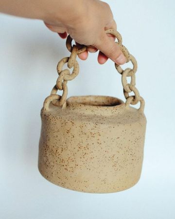 Алина Егорова (Скульптура - 
                  15 x 11 см) Ваза "Песок" с цепью