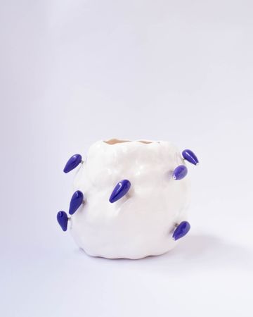 Ольга Симонова (Скульптура - 
                  13 x 14 см) Ваза "Капли"
