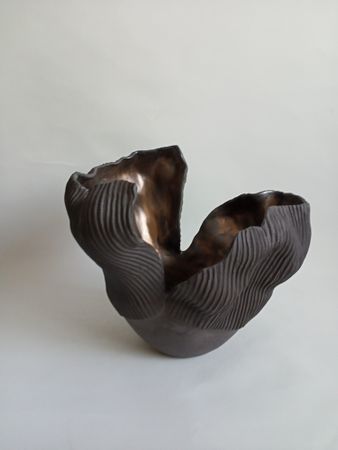 Екатерина Пеганова (Скульптура - 
                  30 x 24 см) Ваза "Бутон распускается"
