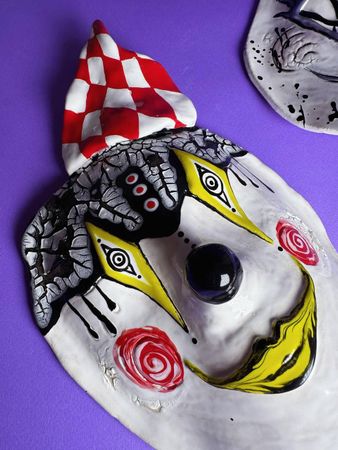 Виктория Романович (Скульптура - 
                  16 x 25 см) Маска в шапочке