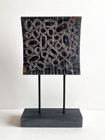 Роман Рыбянец (Скульптура - 
                  26 x 46 см) Квадратный код