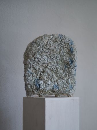Майя Харитонова (Скульптура - 
                  21 x 26 см) Память материала