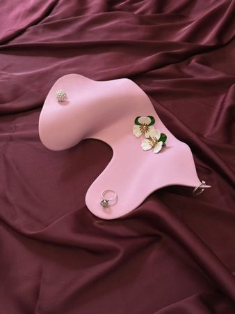 Юлия Бариева (Скульптура - 
                  16 x 27 см) Подставка под украшения "Сердце"