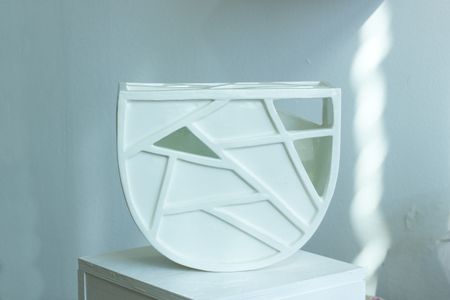 Маро Микоян (Объект - 
                  20 x 17 см) Неустойчивое состояние