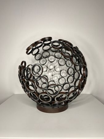 Руслан Брускошар (Скульптура - 
                  30 x 31 см) Перекресток