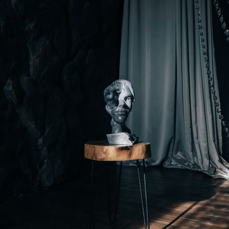 Дима Сол (Скульптура - 
                  18 x 32 см) Серая пустота