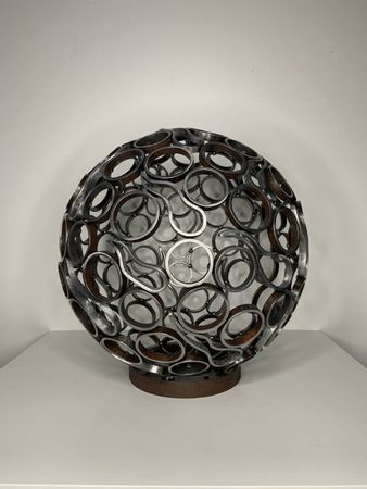 Руслан Брускошар (Скульптура - 
                  30 x 31 см) Скользящий Дождь