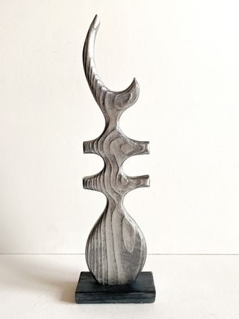 Роман Рыбянец (Скульптура - 
                  12 x 43 см) Простая фигура №32